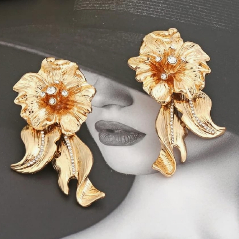 Boho Chic Elegant Gold Floral Statement  Earrings NWT